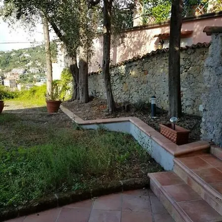 Casa Maralunga ليريسي